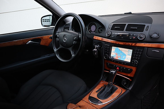 Mercedes-Benz E220 23 of 29