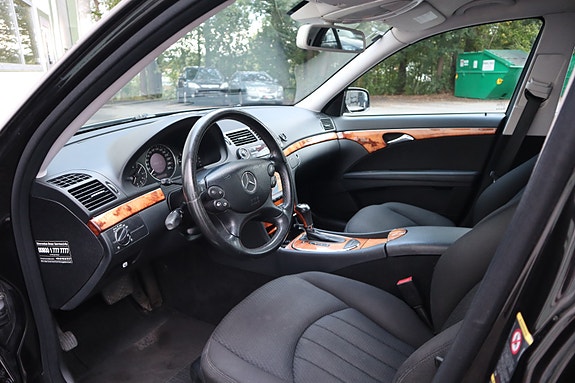 Mercedes-Benz E220 17 of 29