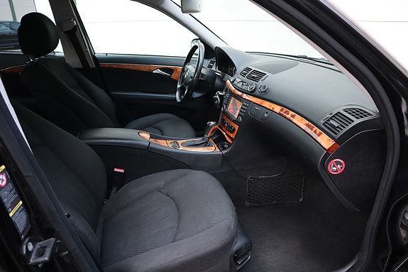 Mercedes-Benz E220 21 of 29
