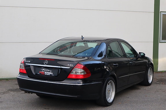 Mercedes-Benz E220 12 of 29