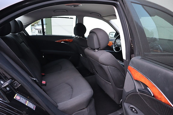 Mercedes-Benz E220 24 of 29