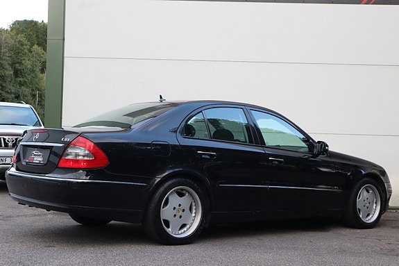 Mercedes-Benz E220 13 of 29