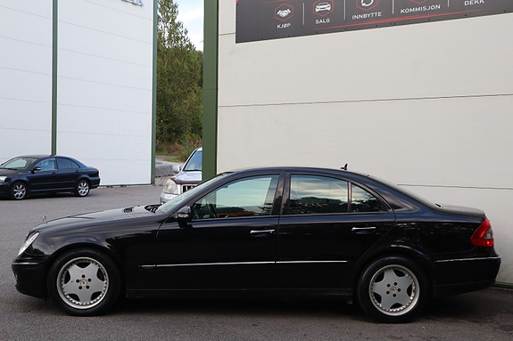 Mercedes-Benz E220 5 of 29