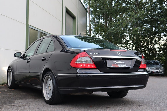 Mercedes-Benz E220 15 of 29