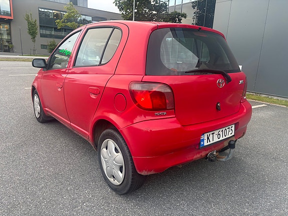 Toyota Yaris 3 of 17