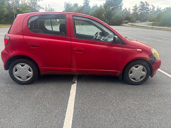 Toyota Yaris 6 of 17