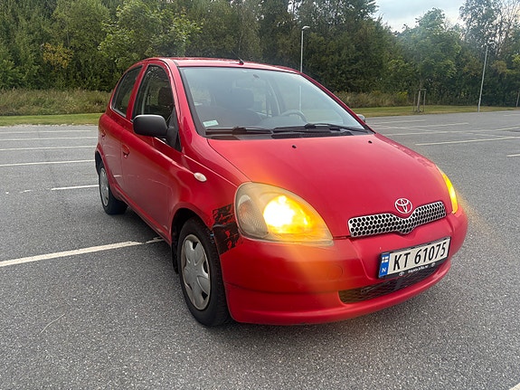 Toyota Yaris 7 of 17