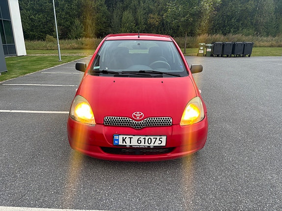 Toyota Yaris 8 of 17