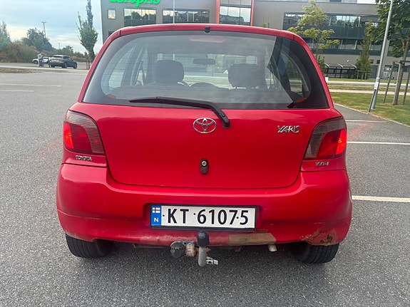 Toyota Yaris 4 of 17