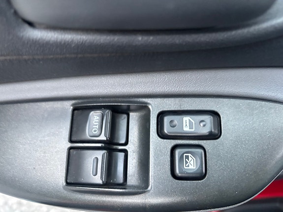 Toyota Yaris 12 of 17