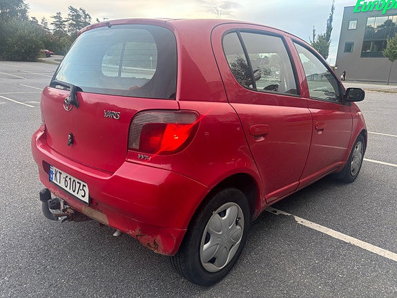 Toyota Yaris 5 of 17