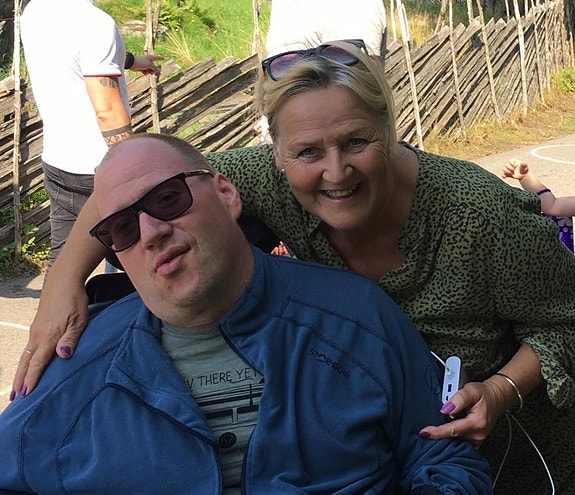 Tommy og Marianne. Her er det bilde fra Kristiansand Dyrepark i forbindelse med 40 års feiring med familien.