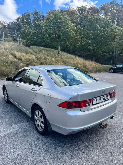 Honda Accord 9 of 16