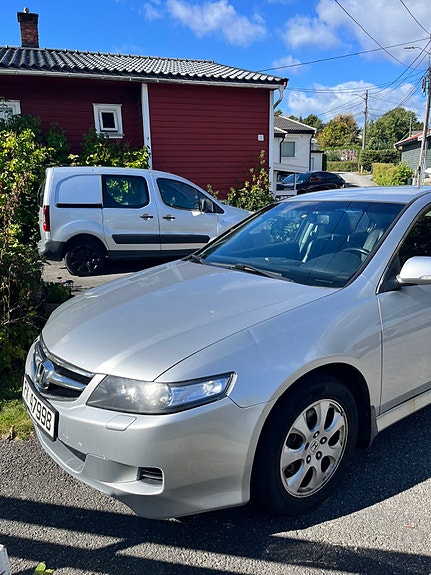 Honda Accord 2 of 16