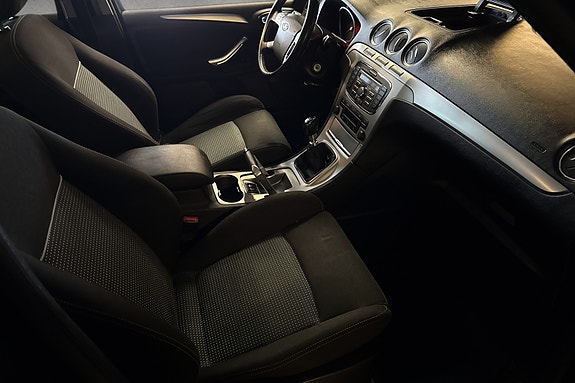 Ford S-MAX 8 of 14
