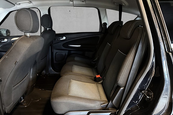 Ford S-MAX 9 of 14