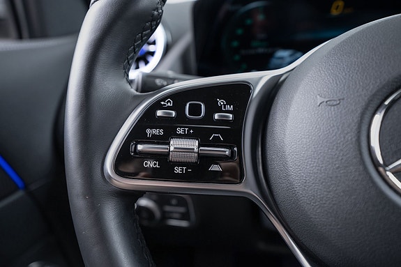 Mercedes-Benz EQA300 18 of 30