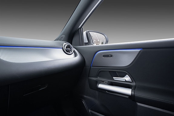 Mercedes-Benz EQA300 21 of 30