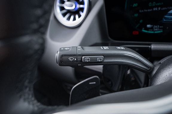 Mercedes-Benz EQA300 19 of 30