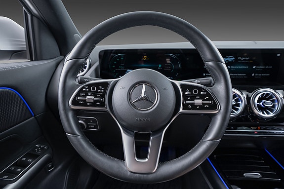 Mercedes-Benz EQA300 15 of 30