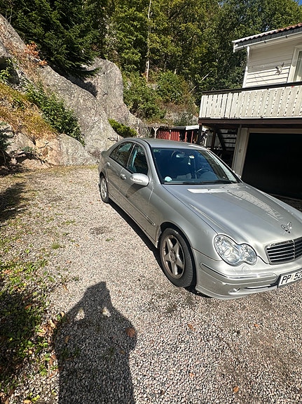 Mercedes-Benz C200 d 2 of 4
