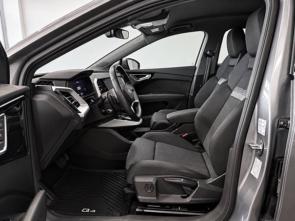 Audi Q4 e-tron 6 of 16