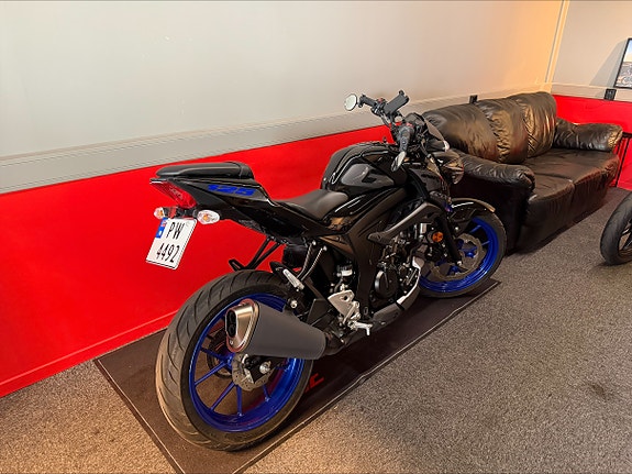 Suzuki GSX-S 125 2 of 6