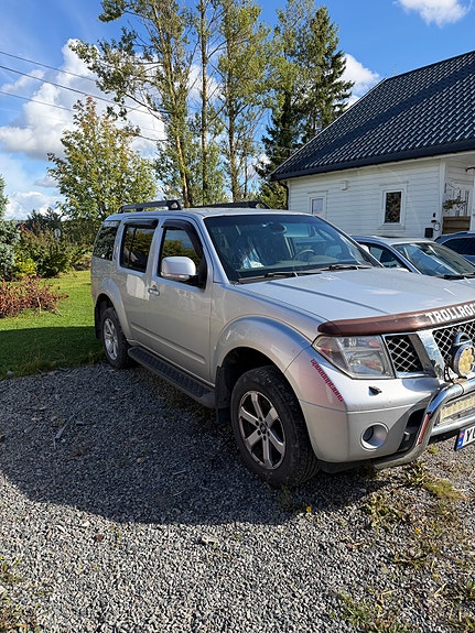 Nissan Pathfinder 2 of 21