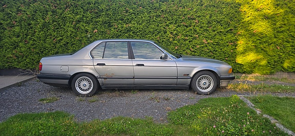 BMW 735i 2 of 21