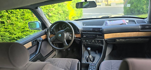 BMW 735i 6 of 21