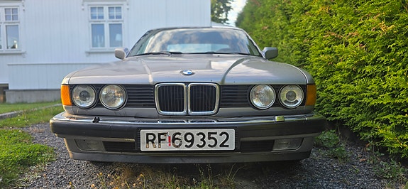 BMW 735i 10 of 21