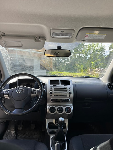 Toyota Urban Cruiser 2 of 12