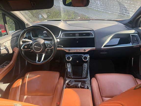 Jaguar I-PACE 4 of 9