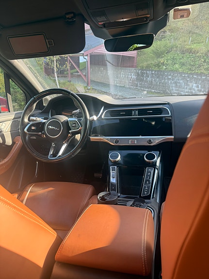 Jaguar I-PACE 3 of 9
