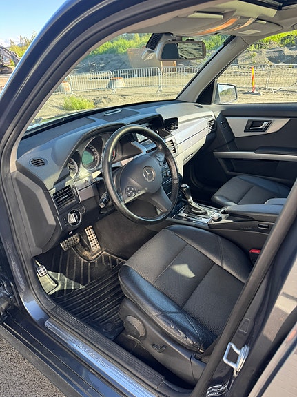 Mercedes-Benz GLK220 9 of 11
