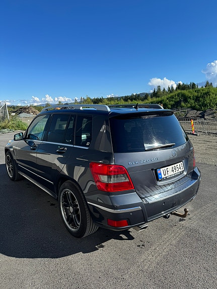Mercedes-Benz GLK220 4 of 11