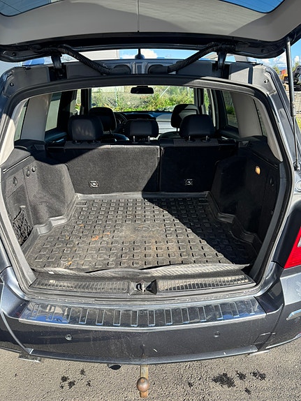 Mercedes-Benz GLK220 5 of 11