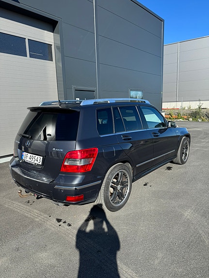 Mercedes-Benz GLK220 3 of 11