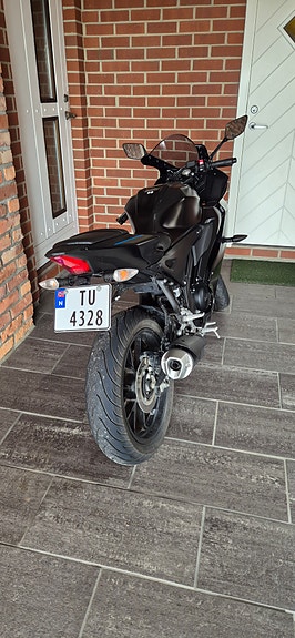 Yamaha YZF-R 125 2 of 11