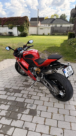 Ducati Panigale V2S 4 of 6