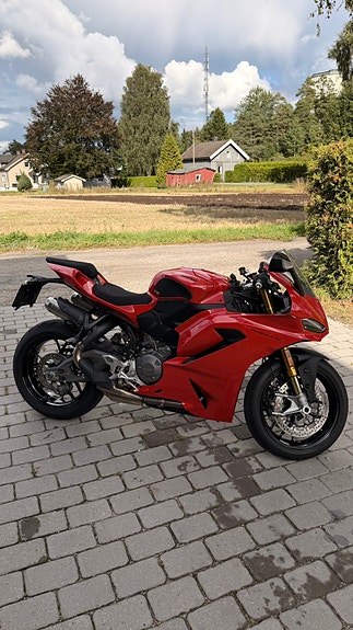 Ducati Panigale V2S 3 of 6