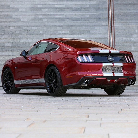 Ford Mustang 7 of 26