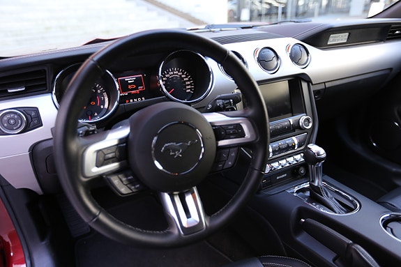 Ford Mustang 23 of 26