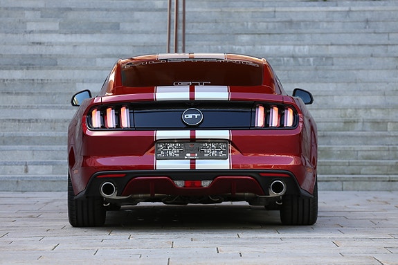 Ford Mustang 4 of 26