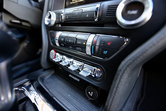 Ford Mustang 19 of 26