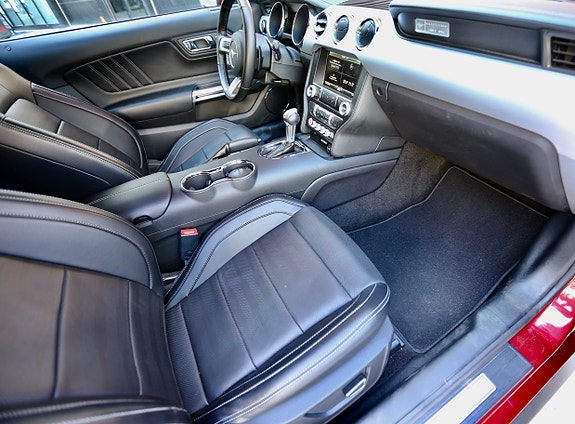 Ford Mustang 11 of 26