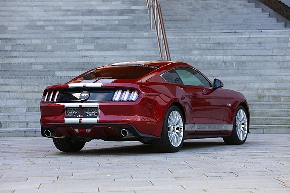 Ford Mustang 6 of 26