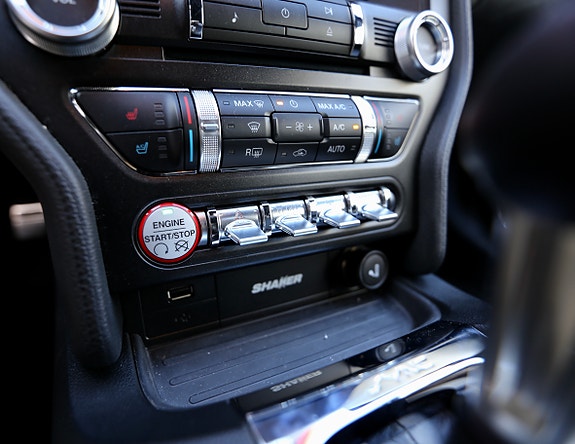 Ford Mustang 18 of 26