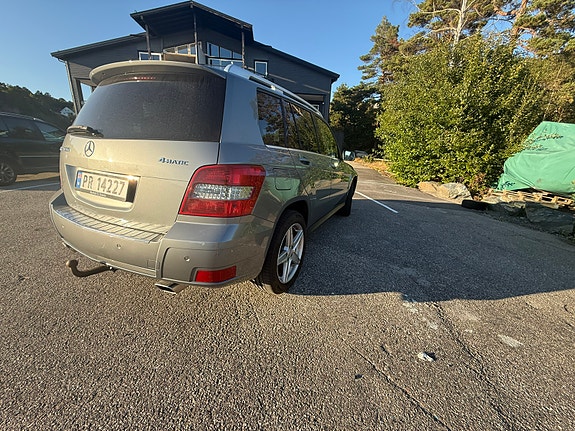 Mercedes-Benz GLK220 2 of 12