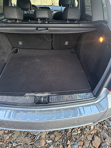 Mercedes-Benz GLK220 9 of 12